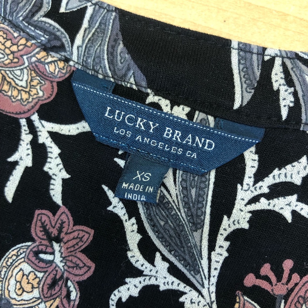 Beautiful patterned blouse. - Picture 5 of 5